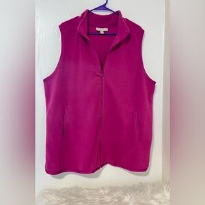 Woman within fleece zip up vest size 22/24